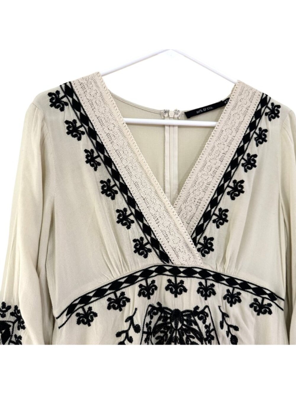 Ark & Co Embroidered Boho Mini Dress Cream Black Bell Sleeve Crochet Trim M - Picture 2 of 9